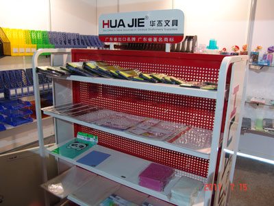 在华杰的产品展示区,琳琅满目的产品让人目不暇接!