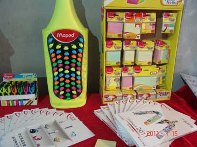 订货会展品:彩笔和便利贴
